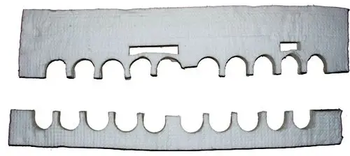 Weiße Wärmedämmung in Form von Platten mit Ausschnitten, möglicherweise für eine Wolf NG-31E-90 Brennerplatte, angeordnet in zwei horizontalen Teilen.